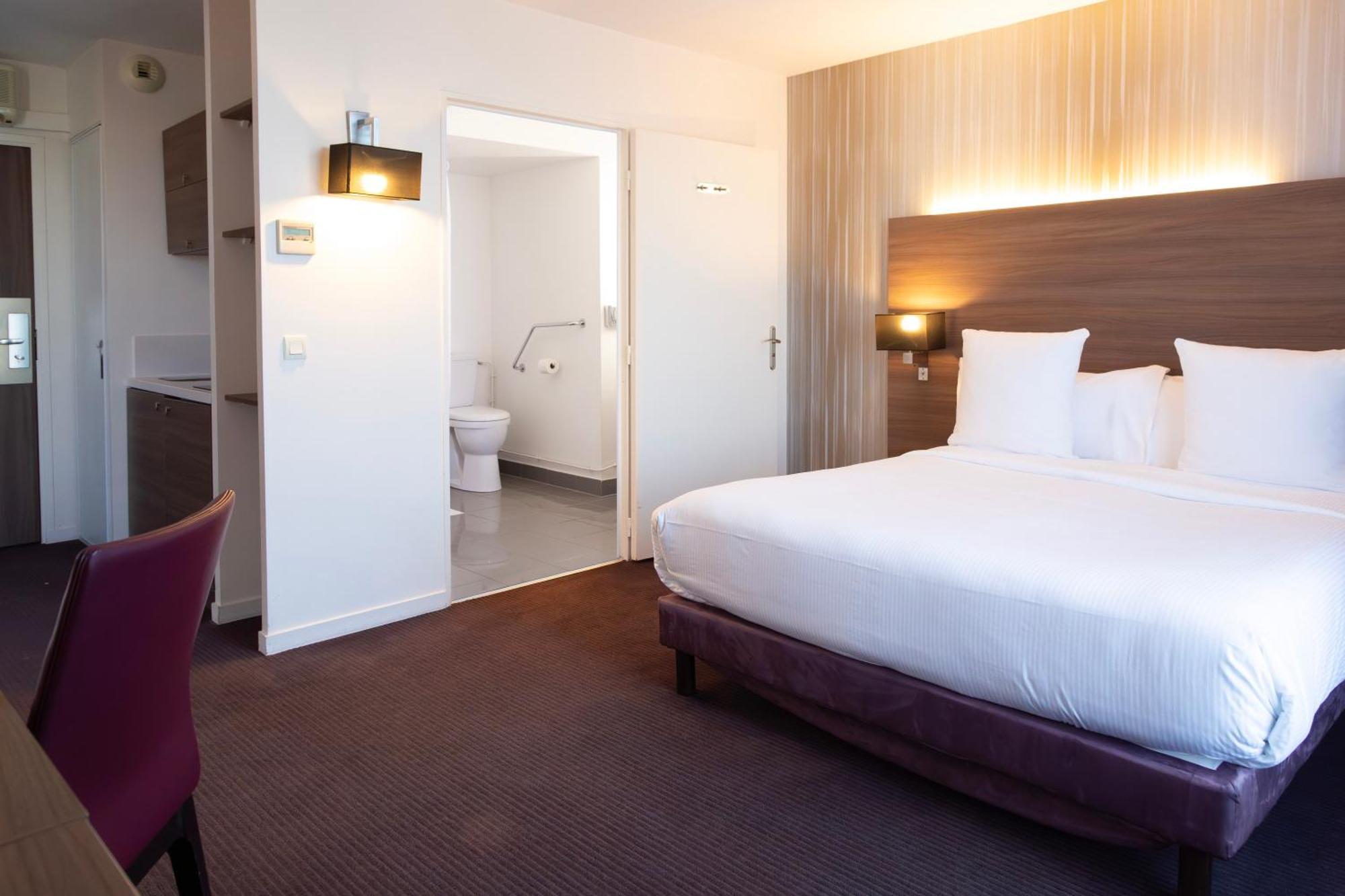 Paxton Paris Mlv Hotel Ferrieres-en-Brie Exterior photo